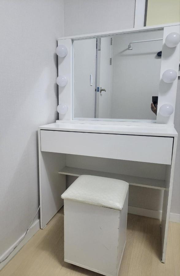 Newly Renovated 2 Bedroom #7 *