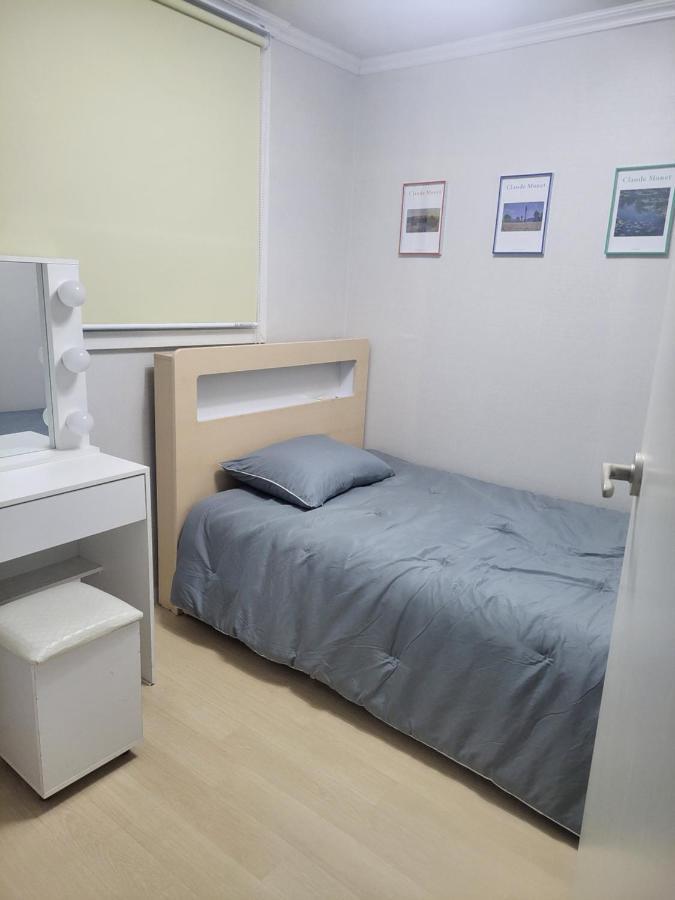 Newly Renovated 2 Bedroom #7 Căn hộ